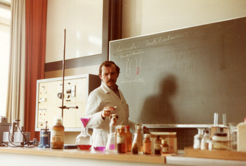 1983, als ich versuchte, Mädchen die Chemie beizubringen.